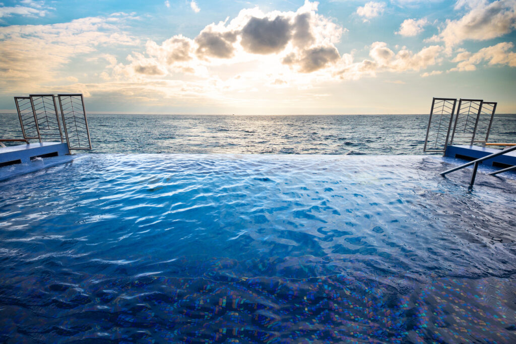Regent Seven Seas Explorer Asia Pacific - Infinity pool