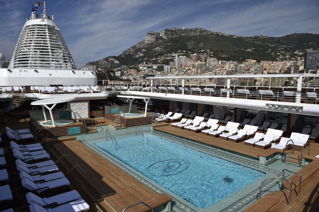 Regent Seven Seas Explorer Asia Pacific - Pool deck