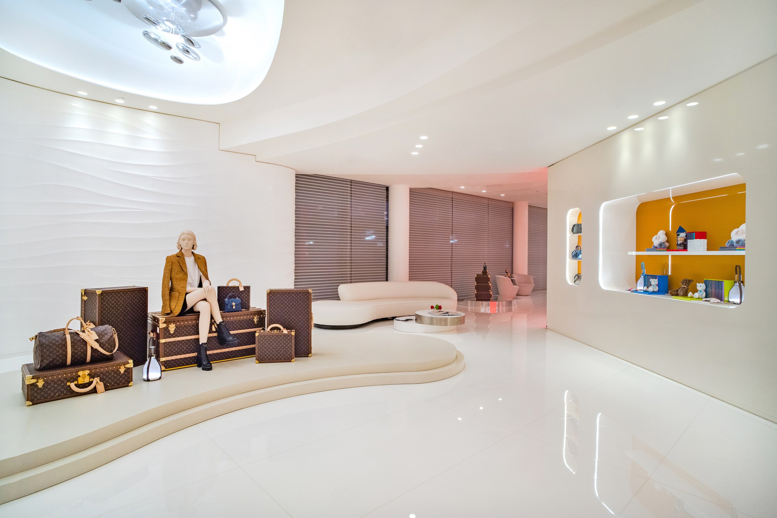 Louis Vuitton, Dubai. New campaign: See LV