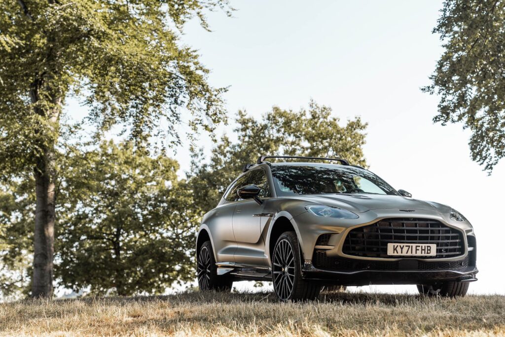 Aston Martin DBX707